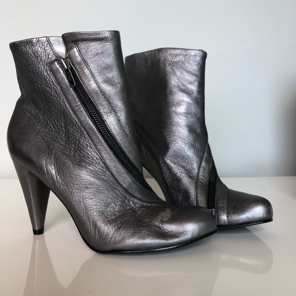 Vintage leather ankle booties metallic gray